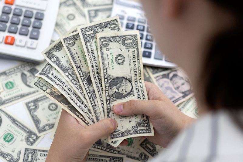 Speculators' net long bets on U.S. dollar cut - CFTC, Reuters