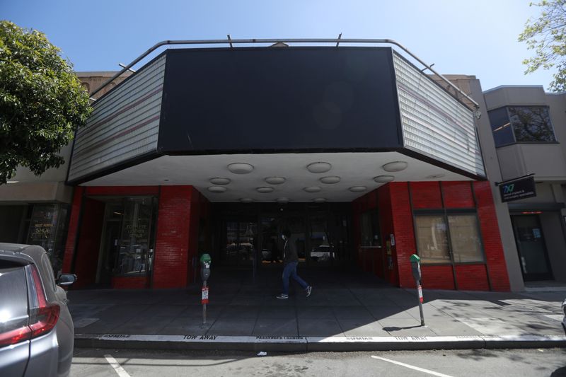U.S. Cinemark's movie plan draws a million subscribers