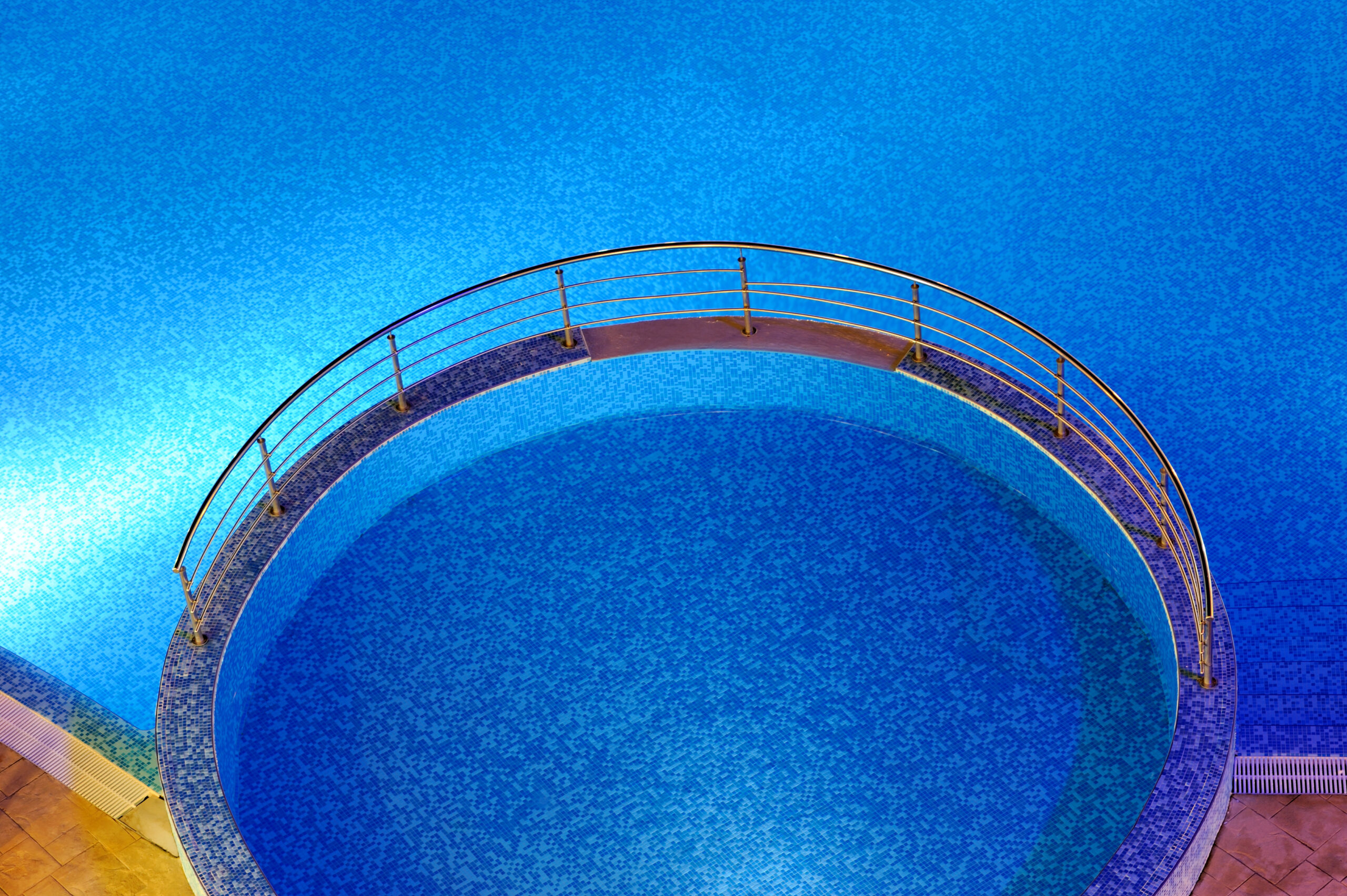 Fiberglass vs Concrete vs Vinyl Pools: Pros, Cons & Costs