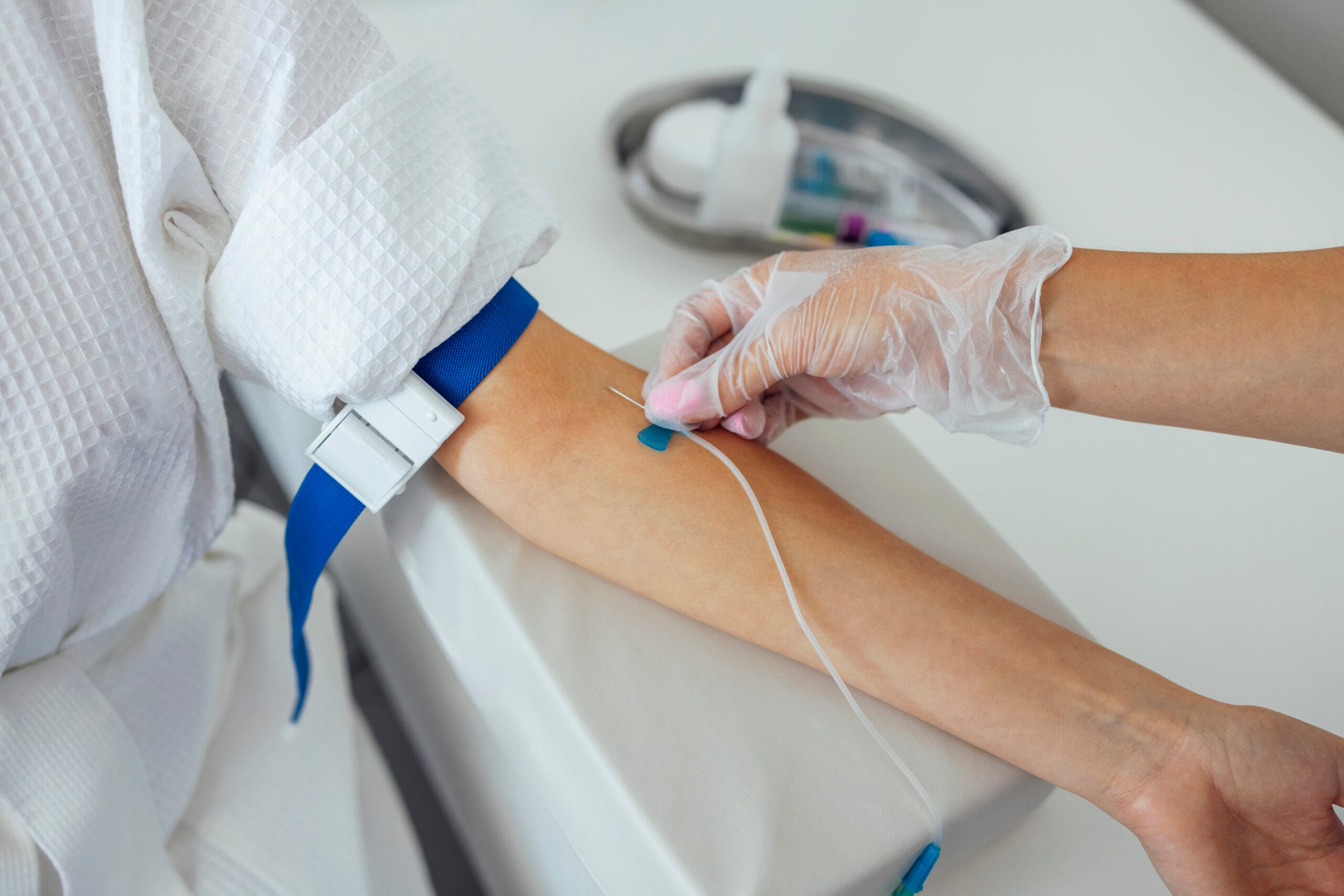 How Ketamine Infusion Therapy Differs From Traditional Antidepressants